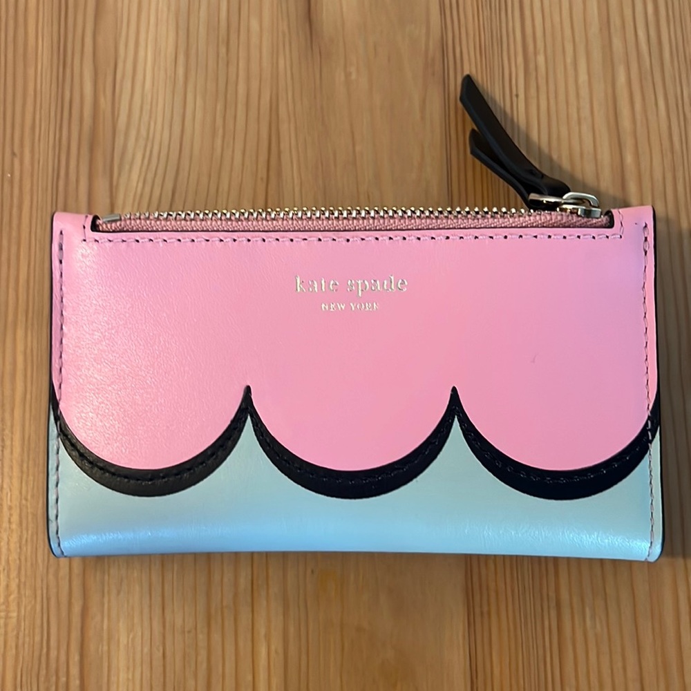 Kate spade wave wallet
